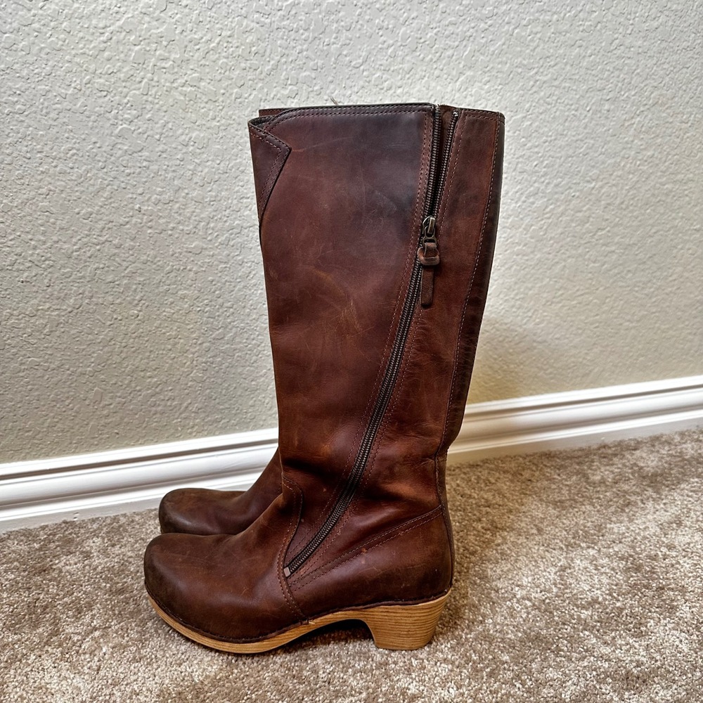 Dansko Brown Oiled Leather Tall Clog Boots Side Zip Wood Heel Size 38 7.5-8 - Picture 3 of 9